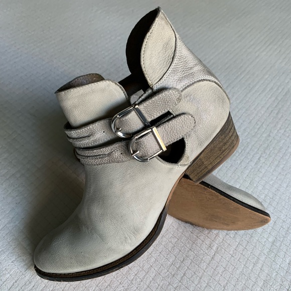 rebels Shoes - Rebels distressed leather booties